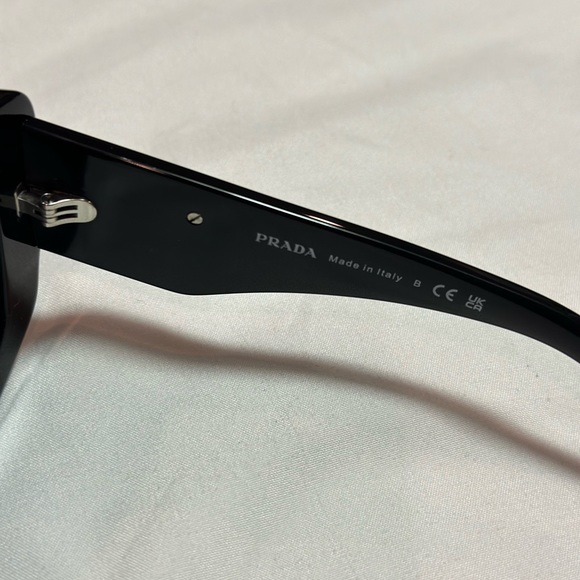 Prada SPR 14Z sunglasses - Picture 10 of 16